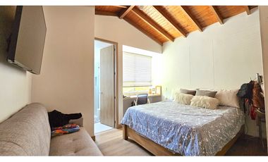 Venta casa moderna en El Retiro, una sola planta y acabados de lujo.