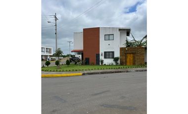 Venta de Casa en Urbanización Villa San Eduardo, Pasaje