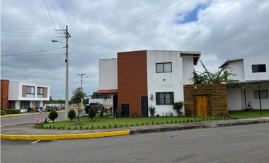Venta de Casa en Urbanización Villa San Eduardo, Pasaje
