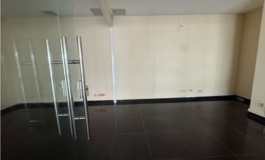 Alquiler de local ESQUINA en el edificio CAMINO DE CRUCES | El dorado