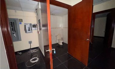 Alquiler de local ESQUINA en el edificio CAMINO DE CRUCES | El dorado