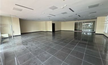 Alquiler de local ESQUINA en el edificio CAMINO DE CRUCES | El dorado