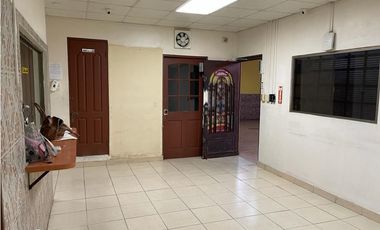 PARQUE LEFEVRE / 300M2 / DIVISIONES DE VIDRIO / 5 PARKING / SOBRE VIA