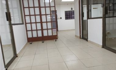 PARQUE LEFEVRE / 300M2 / DIVISIONES DE VIDRIO / 5 PARKING / SOBRE VIA