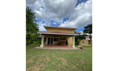 VENDO CASA EN PH COSTA DORADA EN COSTA DEL ESTE