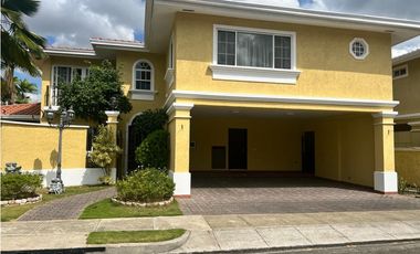 VENDO CASA EN PH COSTA DORADA EN COSTA DEL ESTE