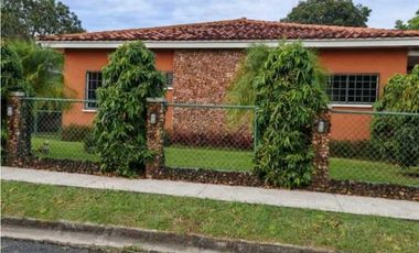 Venta de Casa en Residencial La Colonia.Punta Chame. Cod-J258