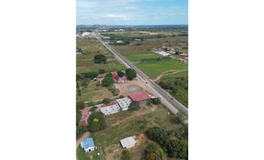Venta de Terreno 6978m2 con Bodega en Via Pcpal, Aguadulce, Coclé