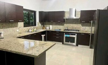 Venta de Casa en Embassy Club Clayton Cod .-J