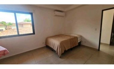 Venta de Casa en Embassy Club Clayton Cod .-J