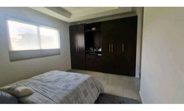 Venta de Casa en Embassy Club Clayton Cod .-J