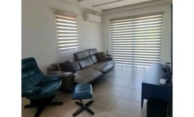 Venta de Casa en Embassy Club Clayton Cod .-J