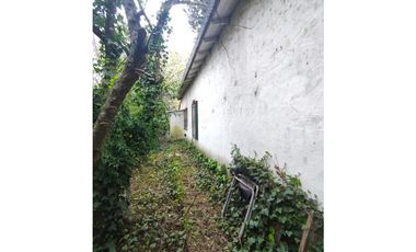 CASA 4 AMBIENTES ESTILO COLONIAL - BARRIO GROSELLAR - APTO CREDITO