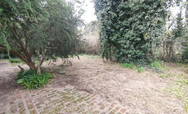 CASA 4 AMBIENTES ESTILO COLONIAL - BARRIO GROSELLAR - APTO CREDITO