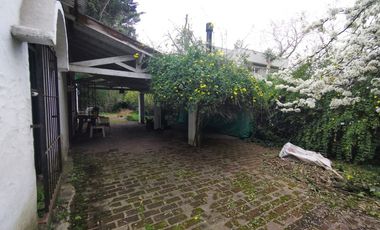 CASA 4 AMBIENTES ESTILO COLONIAL - BARRIO GROSELLAR - APTO CREDITO