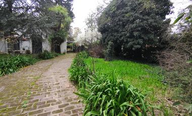 CASA 4 AMBIENTES ESTILO COLONIAL - BARRIO GROSELLAR - APTO CREDITO