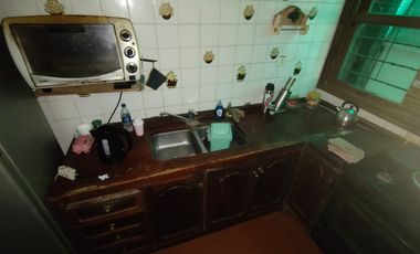 CASA 4 AMBIENTES ESTILO COLONIAL - BARRIO GROSELLAR - APTO CREDITO