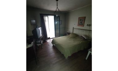 CASA 4 AMBIENTES ESTILO COLONIAL - BARRIO GROSELLAR - APTO CREDITO