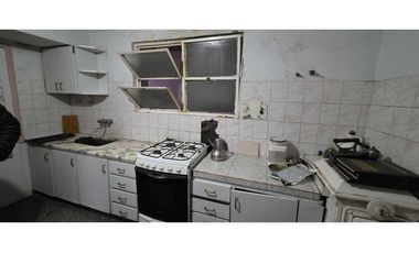 Alquiler comercial chalet de 7 ambientes en inmejorable ubicación.