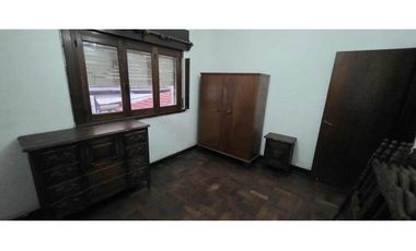 Alquiler comercial chalet de 7 ambientes en inmejorable ubicación.