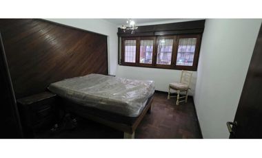 Alquiler comercial chalet de 7 ambientes en inmejorable ubicación.