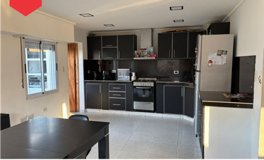 AMPLIA CASA EN VENTA (Calle 42 e/37 y 39)