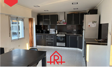 AMPLIA CASA EN VENTA (Calle 42 e/37 y 39)