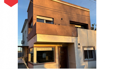 AMPLIA CASA EN VENTA (Calle 42 e/37 y 39)