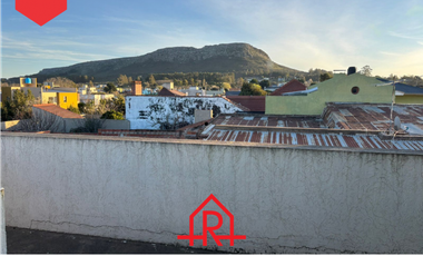 AMPLIA CASA EN VENTA (Calle 42 e/37 y 39)
