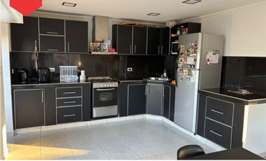 AMPLIA CASA EN VENTA (Calle 42 e/37 y 39)