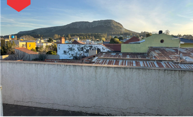 AMPLIA CASA EN VENTA (Calle 42 e/37 y 39)