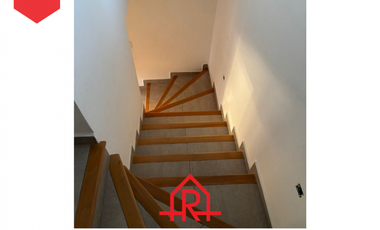AMPLIA CASA EN VENTA (Calle 42 e/37 y 39)
