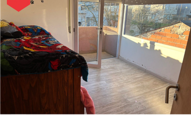 AMPLIA CASA EN VENTA (Calle 42 e/37 y 39)