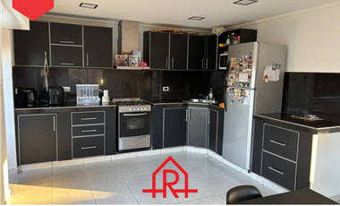 AMPLIA CASA EN VENTA (Calle 42 e/37 y 39)