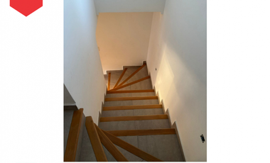 AMPLIA CASA EN VENTA (Calle 42 e/37 y 39)