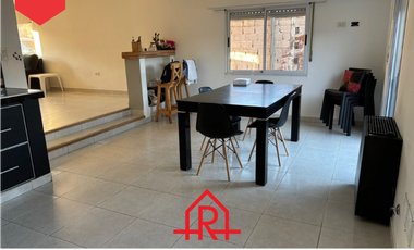 AMPLIA CASA EN VENTA (Calle 42 e/37 y 39)