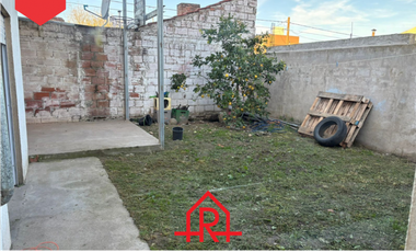 AMPLIA CASA EN VENTA (Calle 42 e/37 y 39)