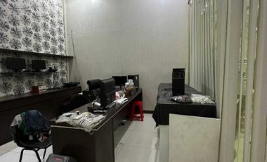 Rumah Usaha Strategis Nol Jalan Raya Domas Menganti Gresik
