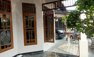 Disewakan Rumah di Manahan Solo, 3+1KT, Lingkungan Elit