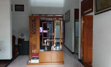 Disewakan Rumah di Manahan Solo, 3+1KT, Lingkungan Elit