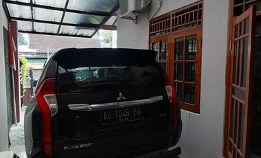 Disewakan Rumah di Manahan Solo, 3+1KT, Lingkungan Elit