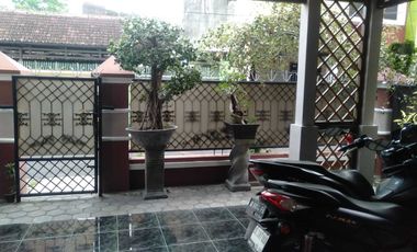 Disewakan Rumah di Manahan Solo, 3+1KT, Lingkungan Elit