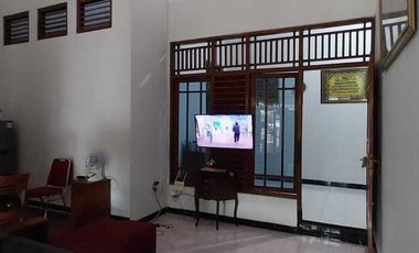 Disewakan Rumah di Manahan Solo, 3+1KT, Lingkungan Elit