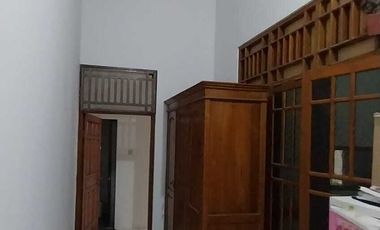 Disewakan Rumah di Manahan Solo, 3+1KT, Lingkungan Elit