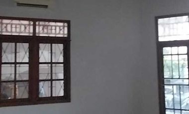 Disewakan Rumah di Manahan Solo, 3+1KT, Lingkungan Elit