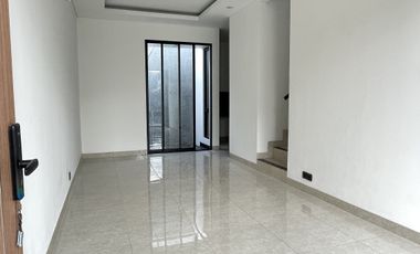 Hunian Modern 2 Lantai Selangkah ke Jakarta Selatan