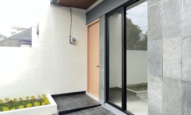 Rumah 2 Lantai Eksklusif, Dekat Pintu Tol Limo Depok