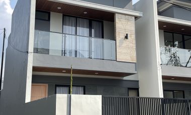 Rumah 2 Lantai Eksklusif, Dekat Pintu Tol Limo Depok