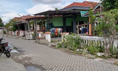 RUMAH DI KELURAHAN SEKETI, BALONGBENDO SIDOARJO