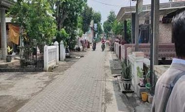 RUMAH DI KELURAHAN SEKETI, BALONGBENDO SIDOARJO
